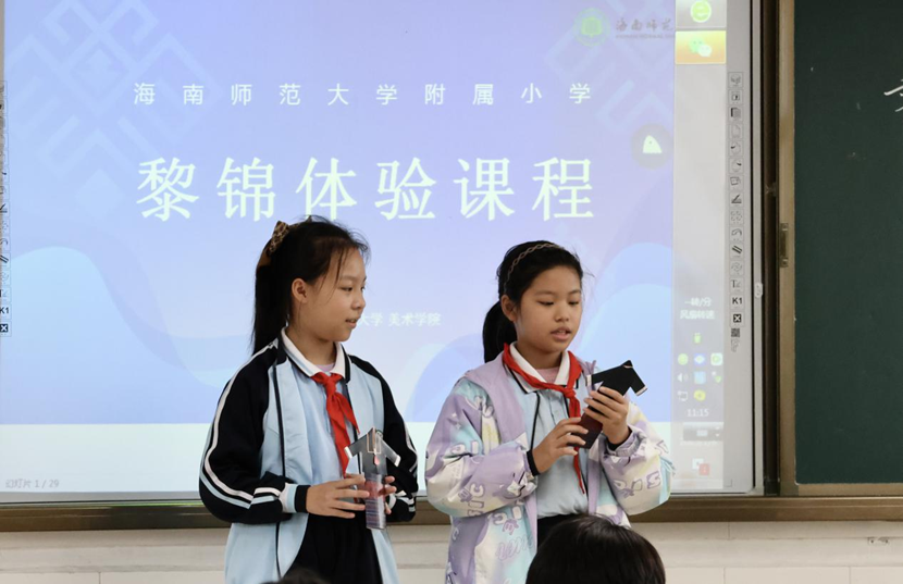 副校长张引带领教学团队来竞彩足球
开展听课活动