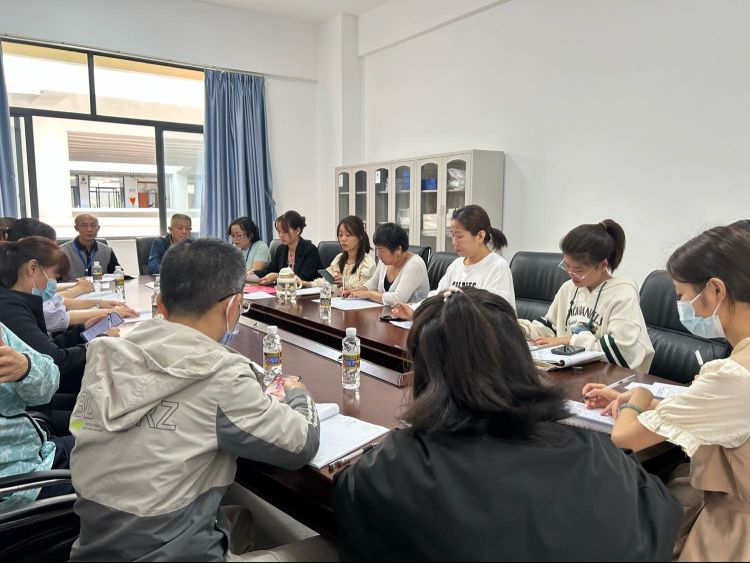 同课巧设计，异构显匠心 ―――记竞彩足球
与新海学校数学组“同课异构”教研活动