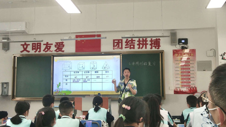 同课巧设计，异构显匠心 ―――记竞彩足球
与新海学校数学组“同课异构”教研活动