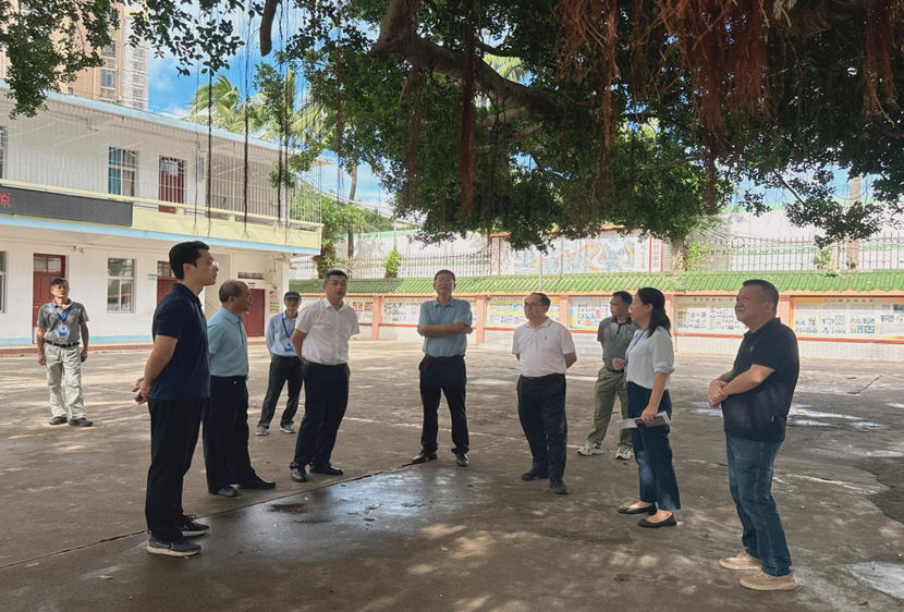 省人大常委会一行莅临 竞彩足球
调研