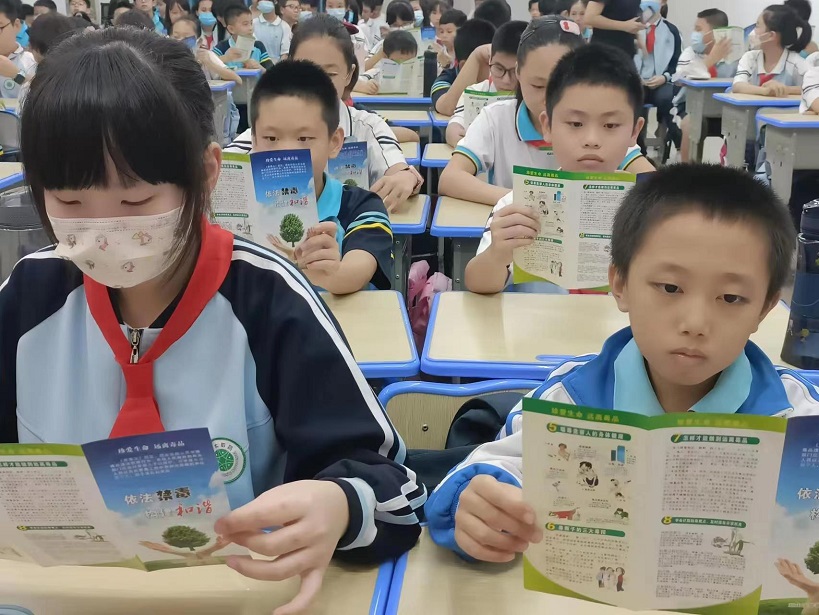 竞彩足球
“喜迎二十大 创建无毒品危害的自贸港”禁毒宣传进校园系列活动