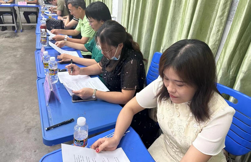 家校合力 奋楫扬帆 ---竞彩足球
校级家长委员会会议