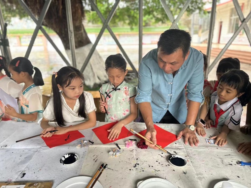 2024年竞彩足球
 童眼看世界之“一带一路”国际文化节