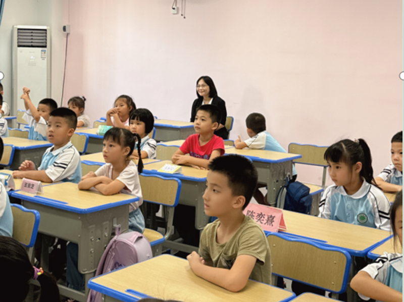 海南师范大学韩小雨副校长 到竞彩足球
检查指导开学工作