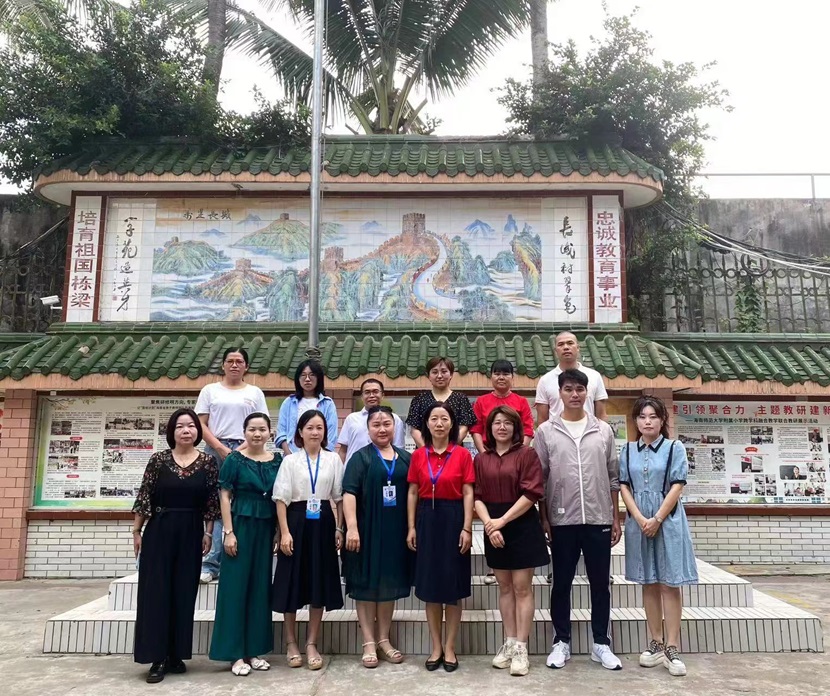 共筑教育梦想， 携手创造未来 ―― 三亚小学部跟岗学习老师与竞彩足球
师傅签约仪式