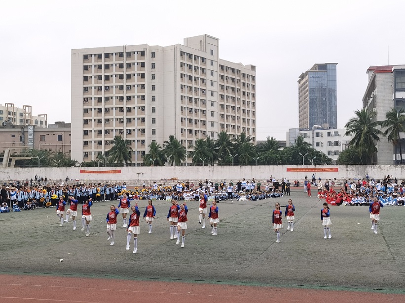 趣味运动我快乐,健体强国我能行――海南师范大学实验小学第二届体育艺术节