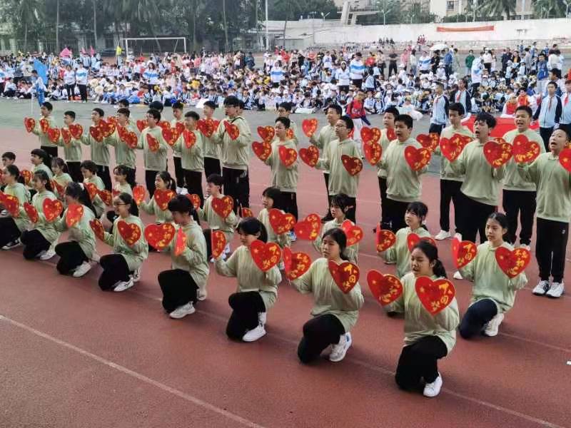 趣味运动我快乐,健体强国我能行――海南师范大学实验小学第二届体育艺术节