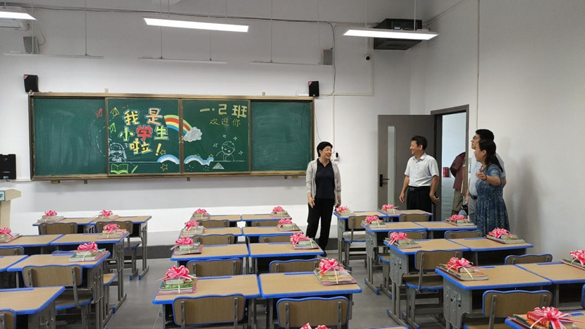 海南师范大学党委书记许玫一行到竞彩足球
检查指导开学工作