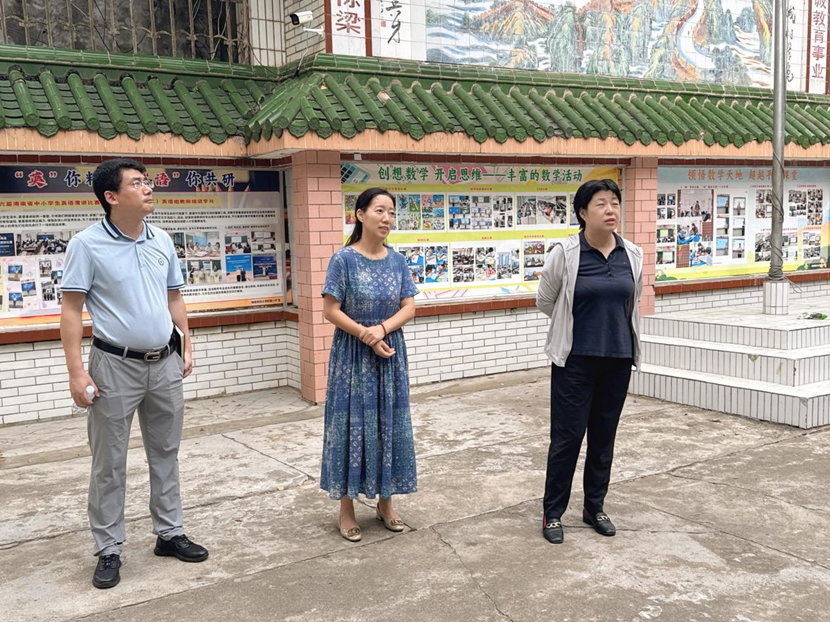 海南师范大学党委书记许玫一行到竞彩足球
检查指导开学工作