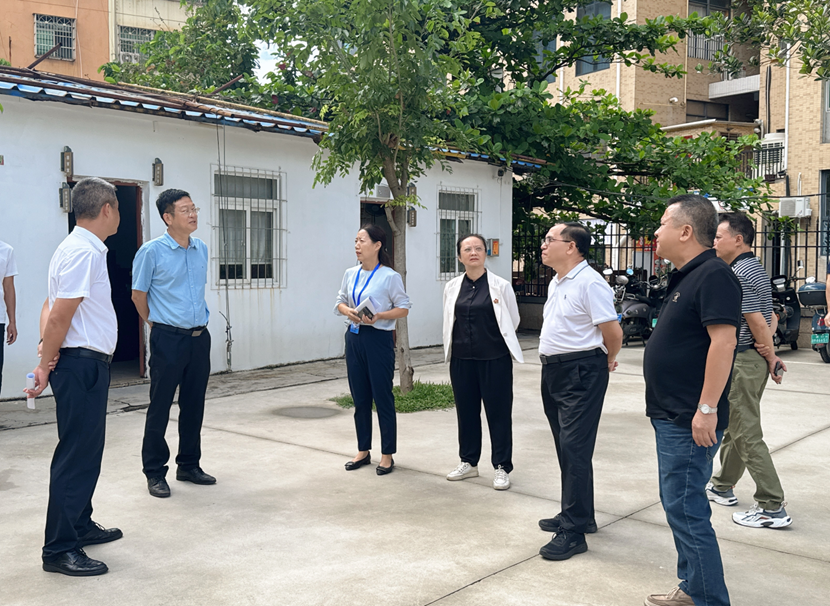 省人大常委会一行莅临 竞彩足球
调研