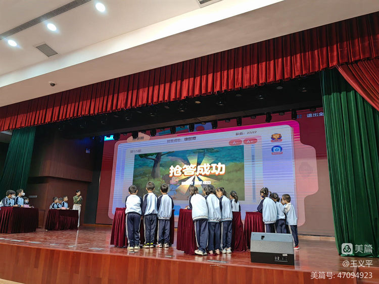 与经典同行,诵千古美文――竞彩足球
首届古诗词大赛