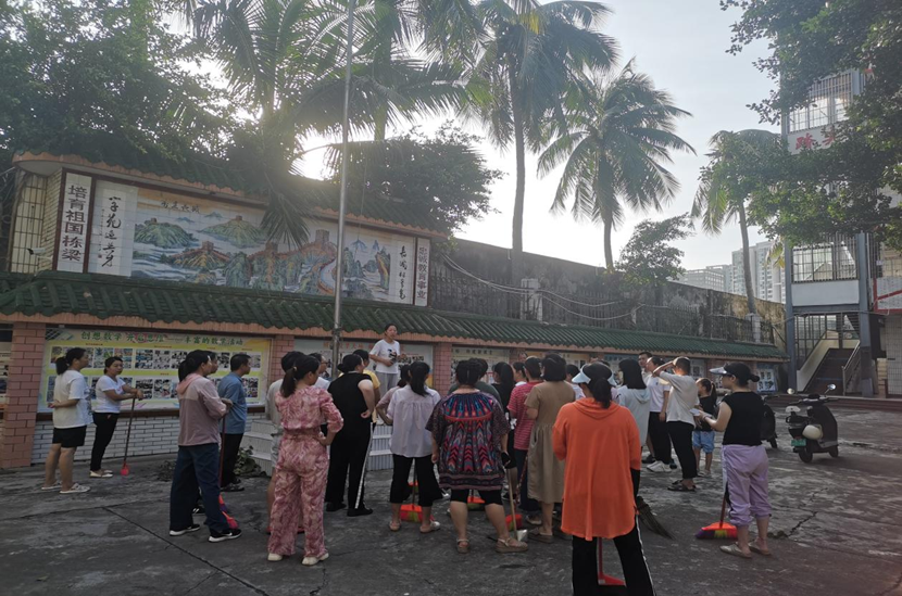 竞彩足球
教职工返校清理校园 做好灾后恢复工作