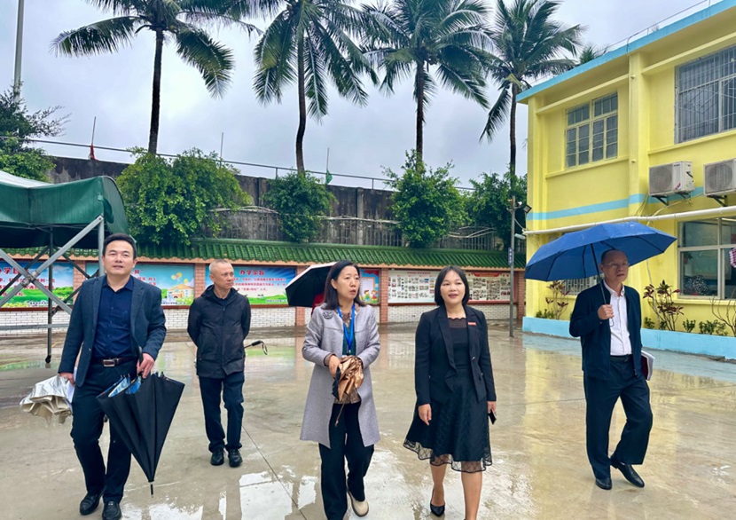 校领导到竞彩足球
调研新学期开学工作