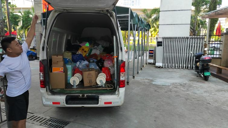 “衣”份爱心   “衣”旧温暖 ――竞彩足球
公益捐赠活动白沙行