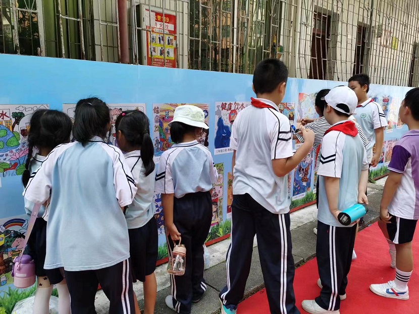 竞彩足球app开展庆“六·一”现场绘画、书法比赛