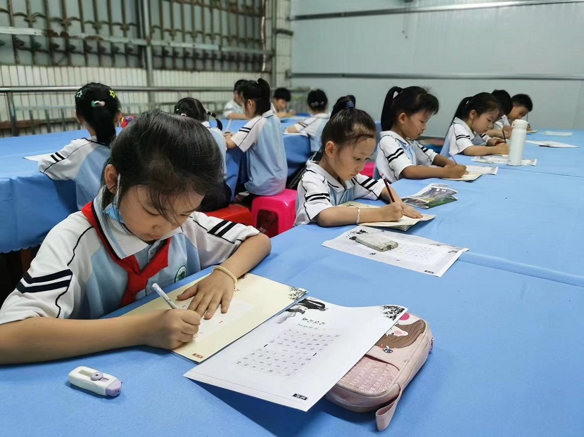 竞彩足球app开展庆“六·一”现场绘画、书法比赛