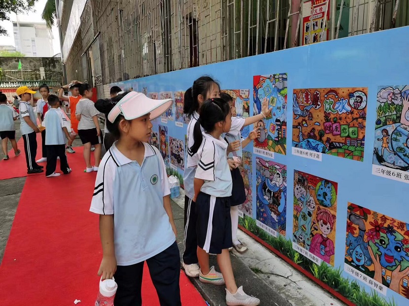 竞彩足球app开展庆“六·一”现场绘画、书法比赛