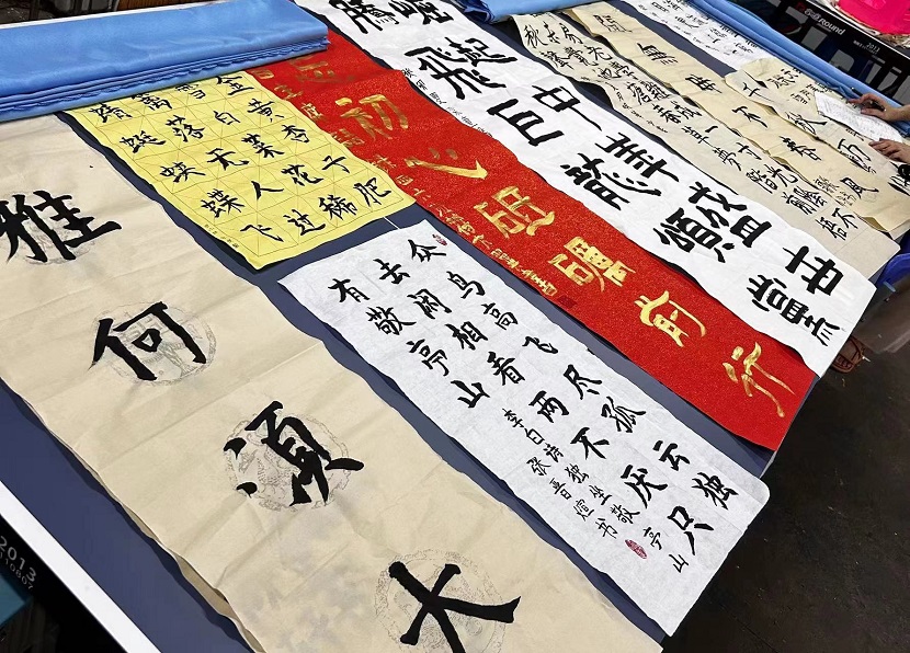 竞彩足球app开展庆“六·一”现场绘画、书法比赛