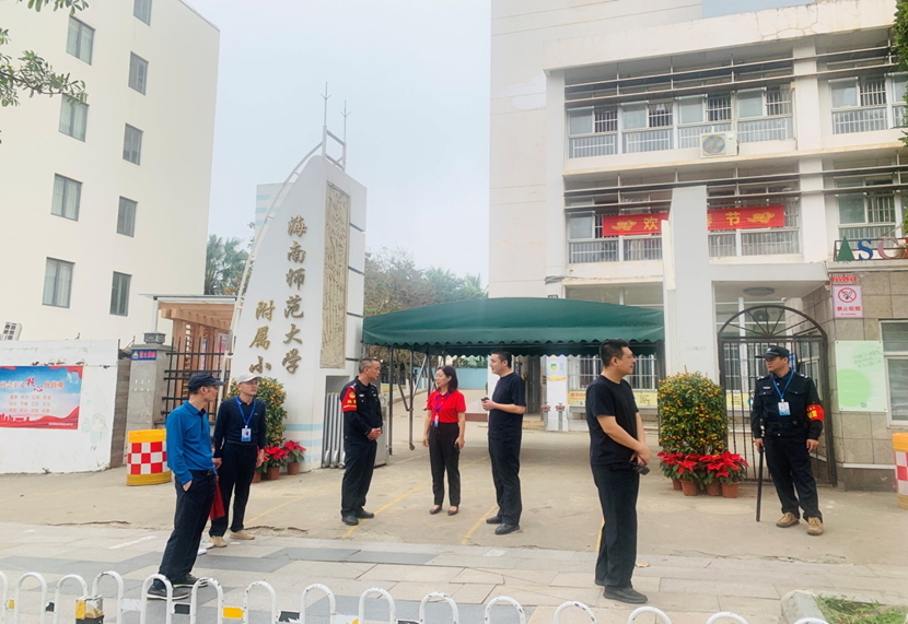 琼山区忠介派出所许健一行到 竞彩足球
进行安全检查指导工作