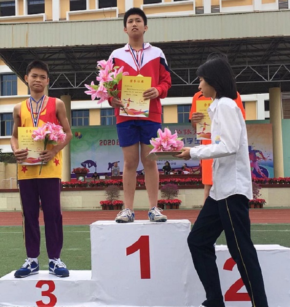 竞彩足球app学生参加2020年海口市琼山区中小学生田径运动会取得小学组团体总分第七名的好成绩