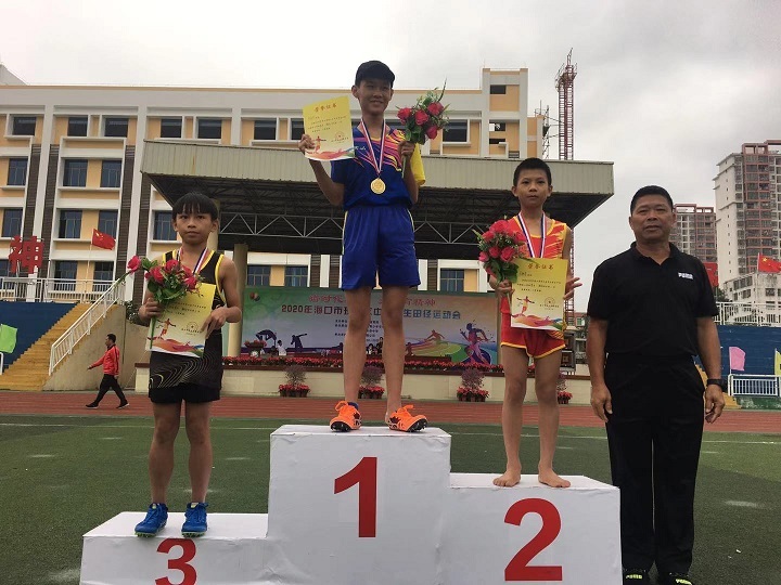 竞彩足球app学生参加2020年海口市琼山区中小学生田径运动会取得小学组团体总分第七名的好成绩