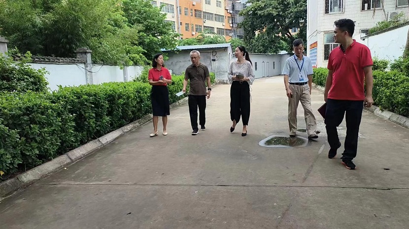 海南师范大学基础教育集团 一行莅临竞彩足球
检查指导开学工作