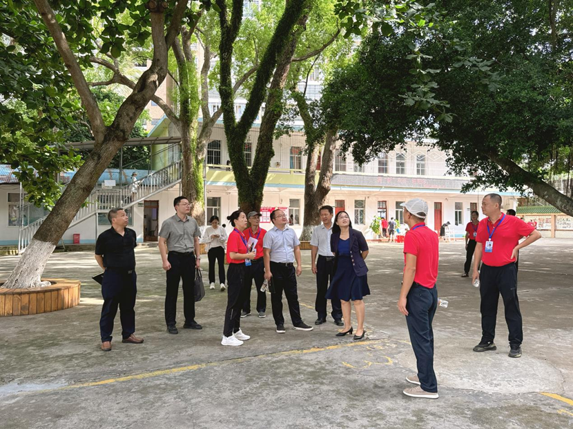 海南省教育厅许曙一行 到竞彩足球
调研指导工作