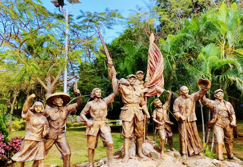 赓续红色血脉 凝聚师魂力量――记海南师范大学基础教育办学管理部竞彩足球
党支部主题党日活动  WQ 创建于6天前 阅读 1473 更新提醒 历史见证壮阔的行进，时间镌刻坚实的步伐。为庆祝中国共产党成立103周年，进一步深化党纪学习教育，传承红色基因，坚持思想建党、理论强党，持续用党的创新理论最新成果武装头脑，增强党员廉洁自律意识和责任担当意识，坚定党员信念、锤炼党员党性，锻铸师魂，凝聚竞彩足球
人团结奋进的力量，海南师范大学基础教育办学管理部竞彩足球
党支部书记梁胜娟带领支部全体党员于2024年7月6日赴临高海南解放公园开展主题党日活动，回顾党的光辉历程，颂扬党的丰功伟绩。      海南解放公园是国家国防教育示范基地和全国爱国主义教育示范基地。1950年，中国人民解放军从临高全线登陆，解放了海南岛。公园以热血丰碑雕像为轴心，与百年灯塔、四十军、四十三军烈士纪念碑相对映，以蓝天碧海为背景，雕像、灯塔、纪念碑和蓝天碧海汇聚成了一首波澜壮阔的交响乐，诉说着对解放海南的革命先烈的纪念之意和缅怀之情。  重温誓词、薪火相传，竞彩足球
党支部全体党员面对庄严的党旗，在热血丰碑下重温了入党誓词。大家用高昂、奋进的誓词以及无比坚定的信念表达了对党的忠诚和热爱。      随后在讲解员的引导下，参观园区。竞彩足球
党支部全体党员认真聆听讲解员解说，感受着革命先烈们为了解放海南岛征战沙场的奋斗历程，体会革命先烈在探寻救国之路时的坚定意志和宁死不屈的革命精神，党员们在此接受了一次深刻的党性教育和思想洗礼。      竞彩足球
党支部全体党员在解放海南岛渡海战役纪念馆前合影留念。      通过此次活动，党员们纷纷表示听党的话，永远跟党走，在以后的工作中，继承和发扬革命先烈的大无畏精神，并发挥示范引领作用：以身作则，成为革命文化的传播者和实践者，影响和带动周围的人学习和传承革命文化，为实现竞彩足球
高质量发展贡献力量！  END  图片:王乃顺  文字:魏琦  审核:办公室  模板中心 同行文章 同行文章 一键借鉴， 海量模板 直接套用 ，随时随地 轻松写! 马上体验