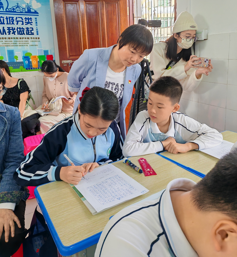 党建引领聚合力 主题教研建新功 ――海师竞彩足球
跨学科融合教学联合教研展示活动